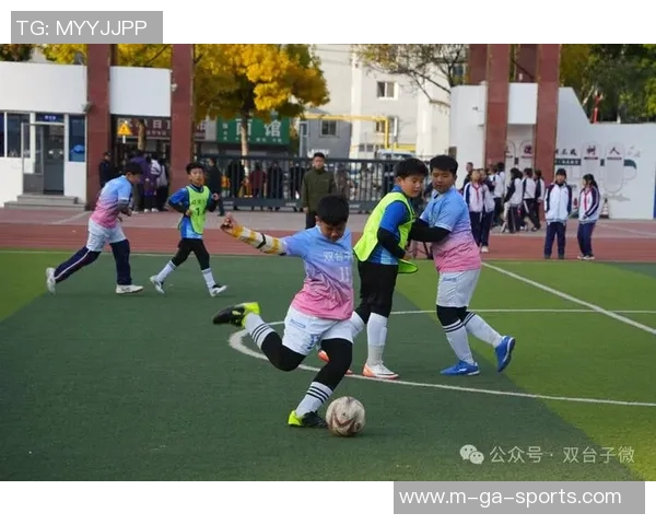 校园足球精彩瞬间记录青春激情与团队精神的完美结合